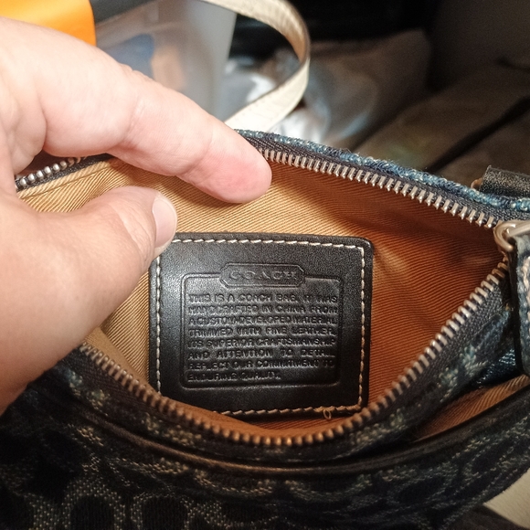 Coach - Signature Logo Crossbody - Picture 2 of 4